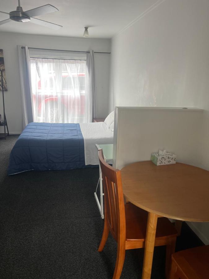 K&R Orewa Homestay Екстер'єр фото